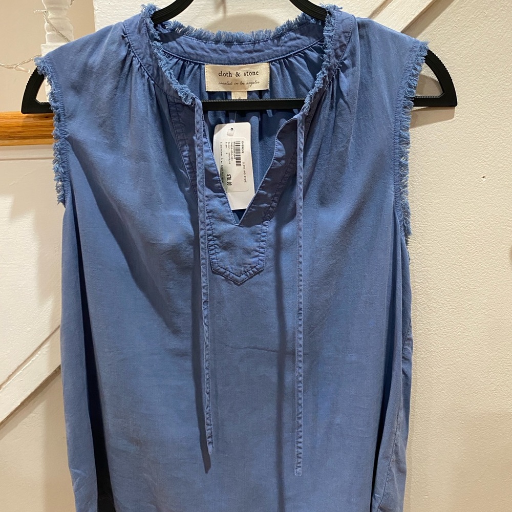 Cloth & Stone Blue Ruffled Tie Front Sleeveless Blouse